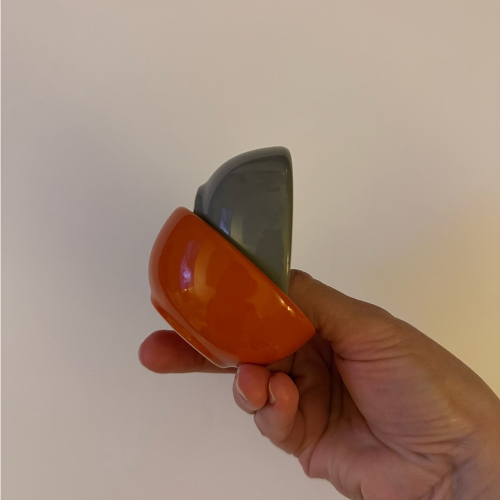Set of Two Ceramic Bowls in Gray and Orange